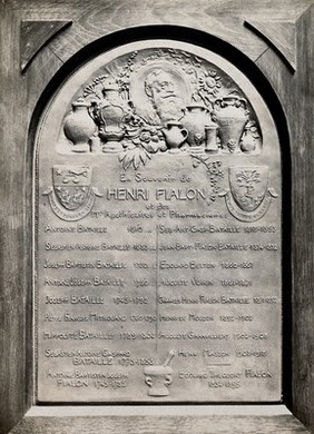 Henri Fialon: memorial plaque, 1918. Photograph.