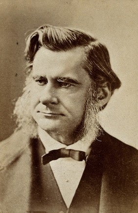 Thomas Henry Huxley. Photograph by the London Stereoscopic & Photographic Company.