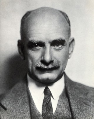 Sir Thomas Lewis. Photograph.