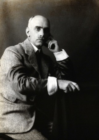 Sir Thomas Lewis. Photograph.