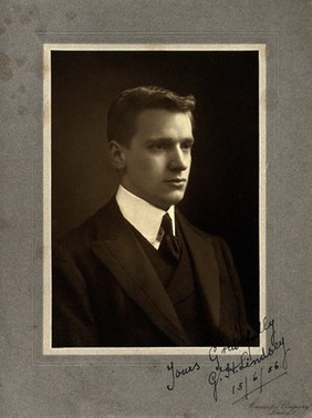 G.H. Lindsey. Photograph by the London Stereoscopic & Photographic Company.