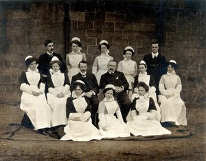 view James Rutherford Morison with his staff: three men and ten women. Photograph, ca. 1900.