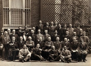 view Hygiene Section: 17th International Congress of Medicine, London, 1913: group portrait. Photograph, 1913.