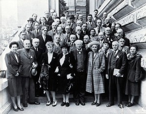 view International Congress on the History of Sciences, Lausanne, 1947: delegates: group portrait. Photograph, 1947.