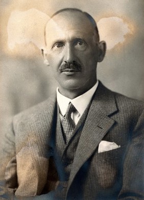 Clifford Allchin Gill (?). Photograph.