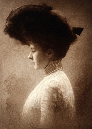 Gwendoline Syrie Maud Wellcome (née Barnardo), Syrie Maugham. Photograph by Nitscher, 1903.