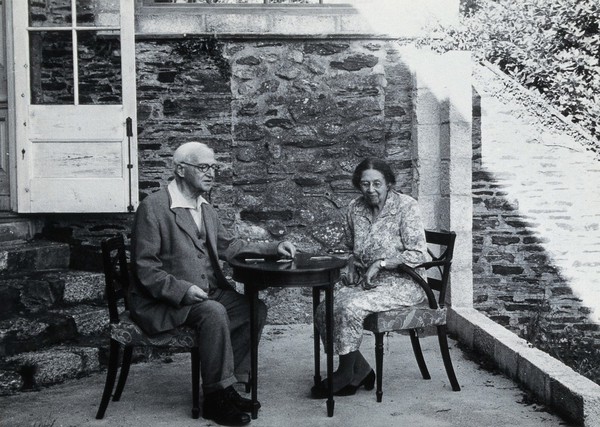 Charles Joseph Singer and Dorothea Waley Singer. Photograph.