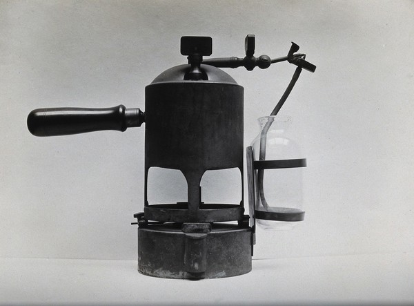 Steam spray used by Joseph Lister. Photograph.