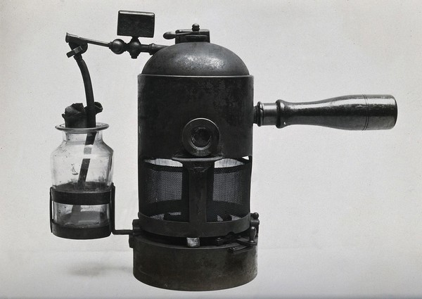 Steam spray used by Joseph Lister. Photograph.