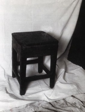 Dresser's stool used by Joseph Lister. Photograph, 1927.