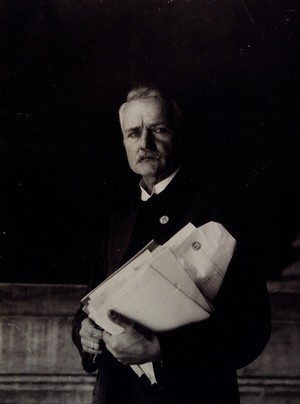 view Wilhelm Schüffner. Photograph.