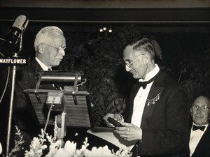 view N.H. Swellengrebel receiving the Laveran Prize from Rolla Dyer. Photograph, 1948.