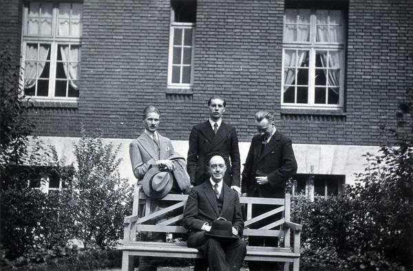 A. George, L. Destoucher, R. Valletto and de Broglie, in front of the Institut Henri Poincaré. Photograph, 1933.