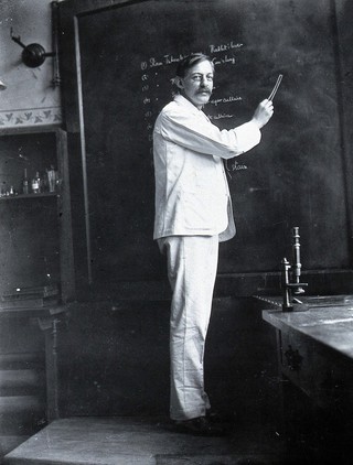 Alfredo Antunes Kanthack. Photograph, c.1898.