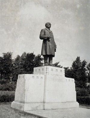 view William Worrell Mayo. Photograph by B. L. Myers, 1920, after a statue at the Mayo Clinic.