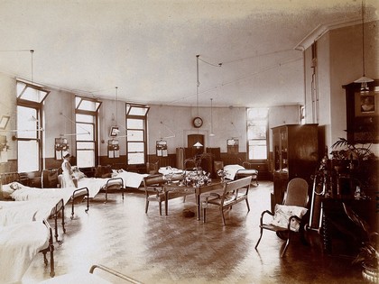 Great Northern Central Hospital, Holloway Road, London: The Victoria Mary Ward (the left section of a circular ward). Photograph, 1912.