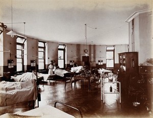 view Great Northern Central Hospital, Holloway Road, London: The Richard Cloudesley Ward (the left section of a circular ward). Photograph, 1912.