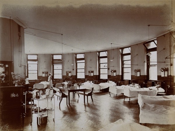 Great Northern Central Hospital, Holloway Road, London: ward 5 (the right section of a circular ward). Photograph, 1912.