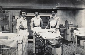 view St Bartholomew's Hospital, London: nurses in Theatre D. Photograph, c.1890.