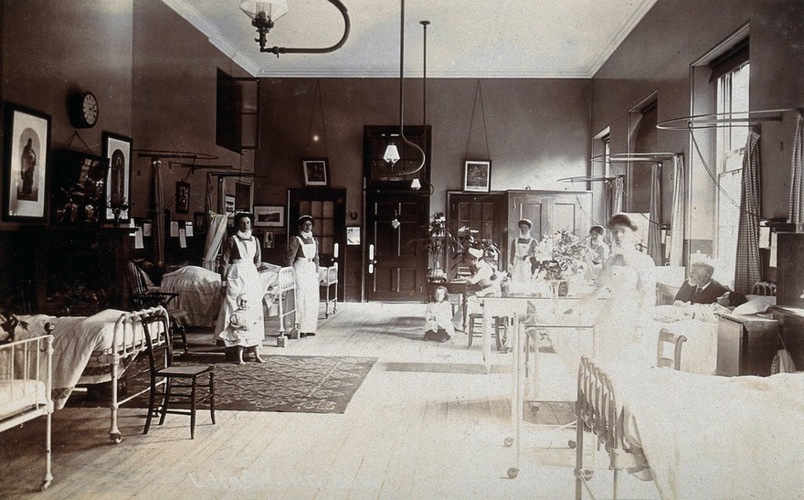 St Bartholomew's Hospital, London: Lucas ward. Photograph, c.1908.