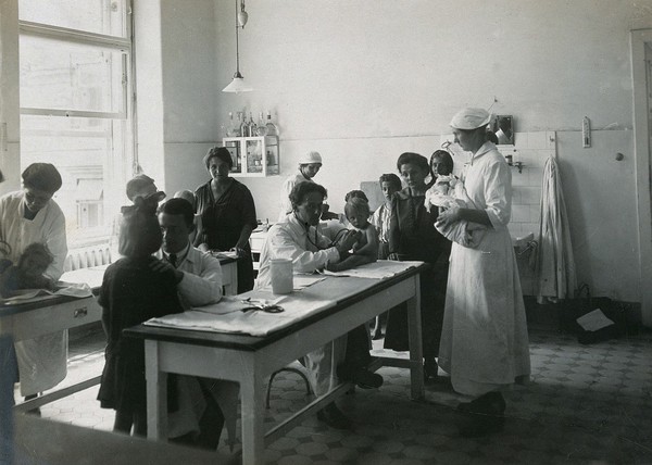 University Children's Hospital, Vienna: doctors examining children. Photograph, 1921.