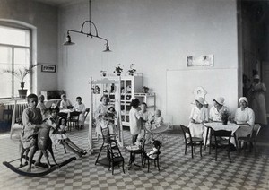 view University Children's Hospital, Vienna: the play area. Photograph, 1921.