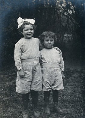 University Children's Hospital, Vienna: two children modelling seasonal clothing. Photograph, 1921.