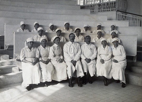 University Children's Hospital, Vienna: hospital staff in the lecture hall. Photograph, 1921.