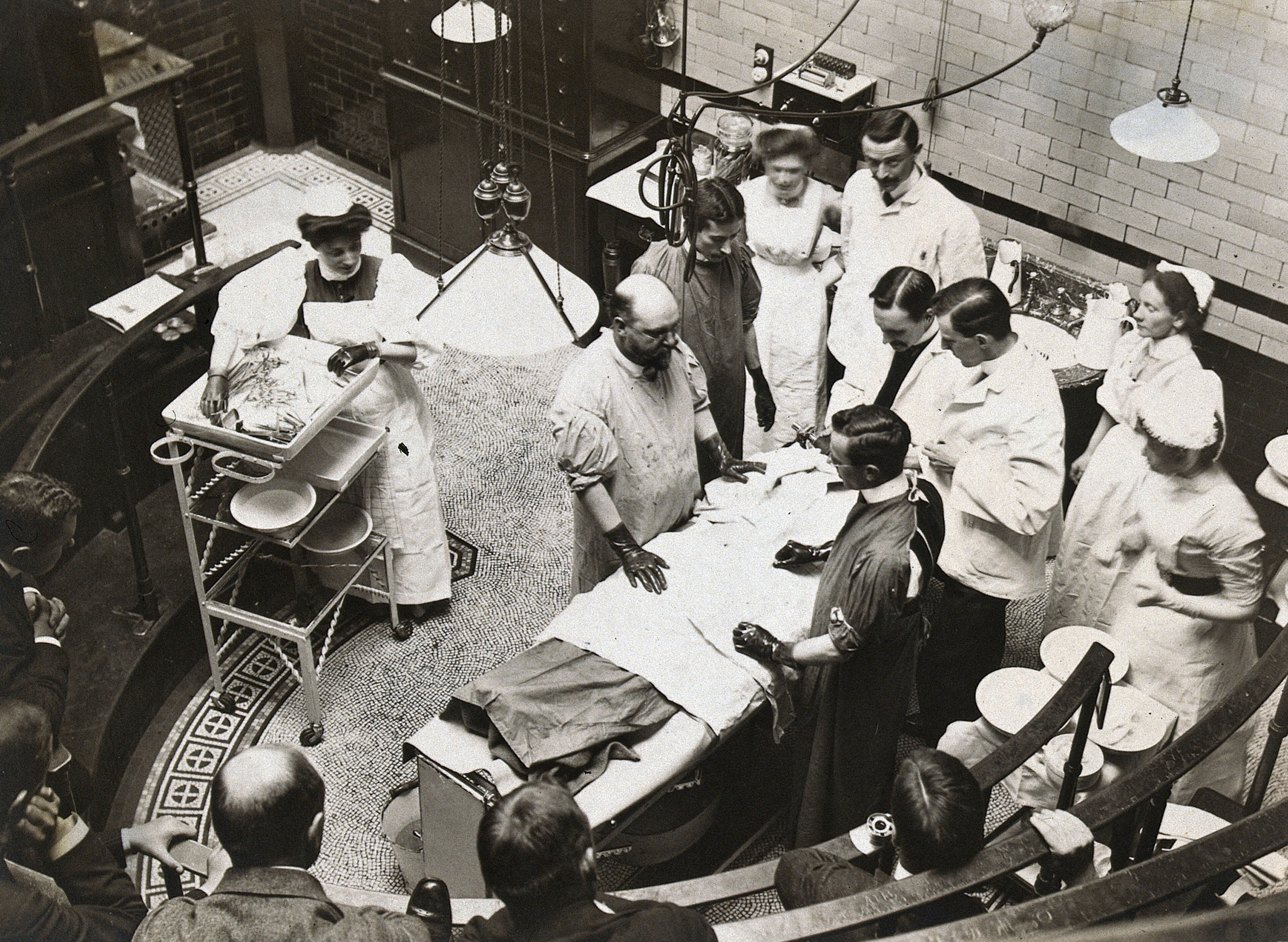 Charing Cross Hospital: Stanley Boyd in the old operating theatre. Photograph, 1900.