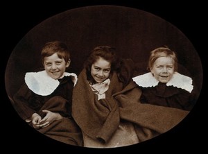 view St Mary's Hospital, Plaistow: children from Plaistow. Photograph, 1904.