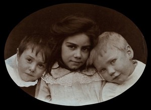 view St Mary's Hospital, Plaistow: children from Plaistow. Photograph, 1904.