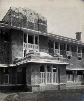 Lady Hardinge Medical College and Hospital, Delhi: the front of the college. Photograph, 1921.