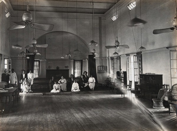 Lady Hardinge Medical College and Hospital, Delhi: recreation room for students. Photograph, 1921.