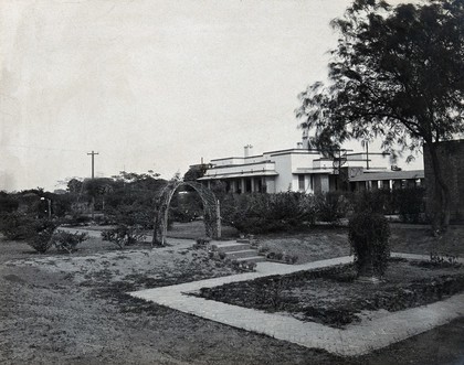 Lady Hardinge Medical College and Hospital, Delhi: bungalow in the hospital grounds. Photograph, 1921.