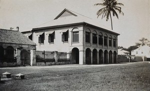 view Senior Medical Officers' quarters in Bathurst, Gambia. Photograph, c. 1911.