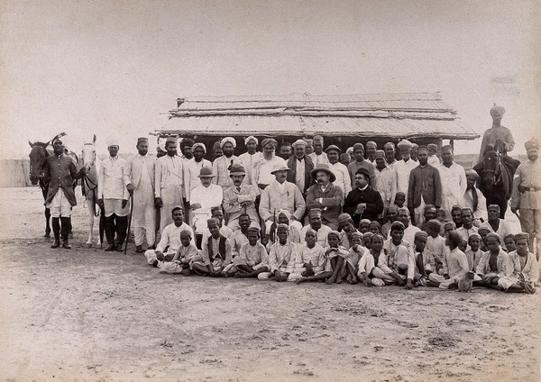 Patients and staff at a hospital camp, during the outbreak of bubonic plague in Karachi, India. Photograph, 1897.