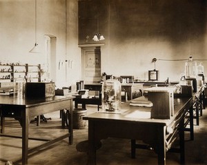 view Wellcome Tropical Research Laboratories, Khartoum: main laboratory. Photograph, c. 1920.