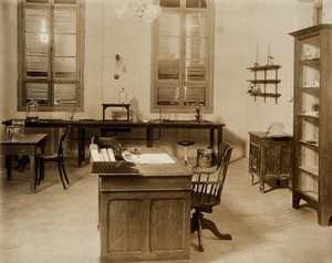 view Wellcome Tropical Research Laboratories, Khartoum: room used by Captain O'Farrell. Photograph, c. 1920.