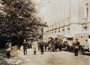 view Military Hospital V.R. 76, Ris-Orangis, France: soldiers and ambulances. Photograph, 1916.