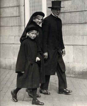 Antoiniste cult followers, Liège: a father and two daughters on their way to the Temple of the Antoinistes. Photograph by Kurt Lubinski, 1920/1940 (?).
