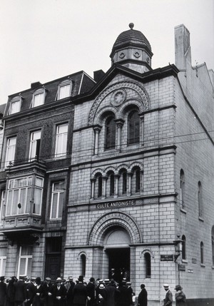 view Temple of the Antoinistes, Liège: the congregation leaving the church. Photograph by Kurt Lubinski, 1920/1940.