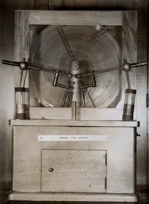 view X-ray machine used by the physiologist Walter Bradford Cannon to investigate the mechanical process of digestion, 1896/1898. Colour photograph.