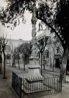 Hospital de la Santa Cruz, Barcelona: a large cross in the courtyard. Photograph.