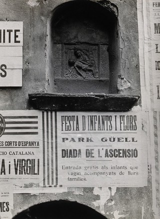 Hospital de la Santa Cruz, Barcelona: a stone relief, carved into one of the exterior walls. Photograph.