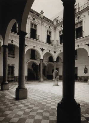 view Women's hospital, Cádiz: 18th-century patio . Photograph, ca.1900.