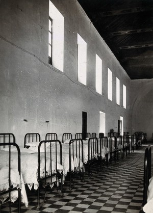 view Hospital San Juan de Diós, Granada: interior. Photograph, ca.1900.