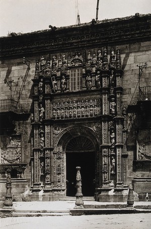 view Hospital Real, Santiago de Compostela: main doorway. Photograph, ca.1900.