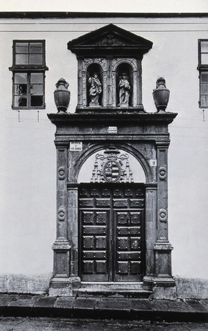 view Hospital de San Roque, Santiago de Compostela: doorway. Photograph, ca.1900.