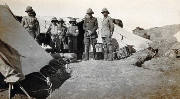 Tigris (?), Iraq (?): the 2nd Black Watch regiment's aid-post; tent surrounded by soldiers. Photograph by P. F. Gow, ca. 1916.