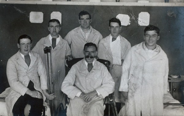 First World War wounded soldiers: group portrait: four standing, two seated. Photograph, 1914/1918.